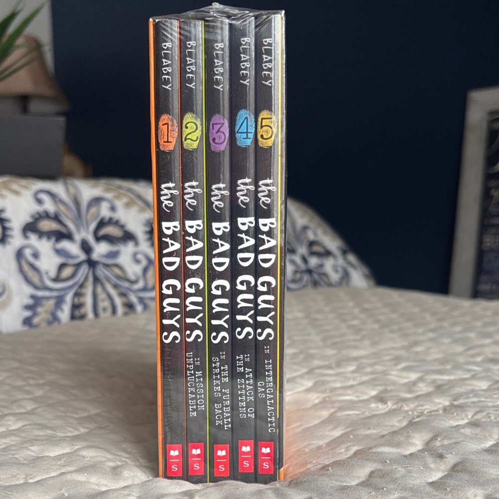 The Bad Guys Box Set Books 1-5 - Picture 2 of 5